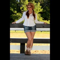 Pic #1 Nude Friend:&nbsp;Cowgirl Anastasia