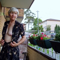 Pic #6 Topless Wife:&nbsp;View From The Balcony