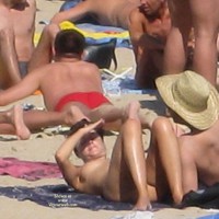 Pic #2 Beach Voyeur:&nbsp;Revealing Lady