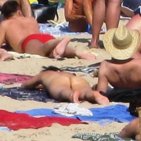 Pic #6 Beach Voyeur:&nbsp;Revealing Lady