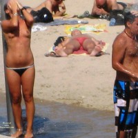 Pic #2 Beach Voyeur:&nbsp;Beach Shower
