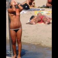 Pic #4 Beach Voyeur:&nbsp;Beach Shower