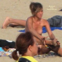 Pic #8 Beach Voyeur:&nbsp;Ponytail Girl Performs Complete Stripping - Girls Stripping