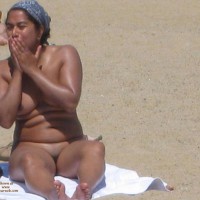Pic #6 Beach Voyeur:&nbsp;Beach Voyeur: Revealing Brunette