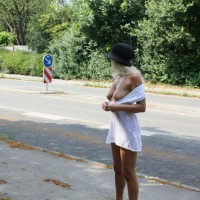 Pic #10 Nude Girlfriend on heels:&nbsp;Tina At The Bus Stop