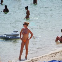 Pic #10 Beach Voyeur:&nbsp;More Friends