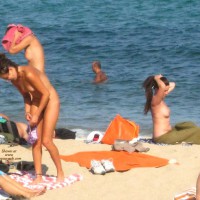 Pic #4 Beach Voyeur:&nbsp;Beach Voyeur: Smiling Stripping