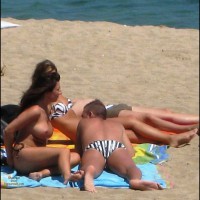 Pic #4 Beach Voyeur:&nbsp;Beach Voyeur: Well-Built Topless Girl