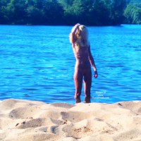 Pic #2 Nude Girlfriend:&nbsp;Fun Time At The Beach
