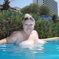 Pic #3 Topless Wife:&nbsp;Anna At The Pool