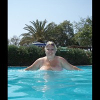 Pic #5 Topless Wife:&nbsp;Anna At The Pool