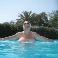 Pic #6 Topless Wife:&nbsp;Anna At The Pool