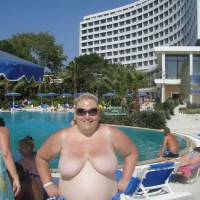 Pic #8 Topless Wife:&nbsp;Anna At The Pool