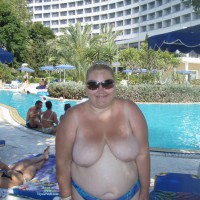 Pic #9 Topless Wife:&nbsp;Anna At The Pool