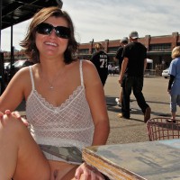 Pic #4 Pantieless Amateur:&nbsp;Commando In The Strip