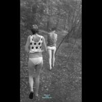 Pic #2 Pantieless Friend's Wife:&nbsp;Spaziergang