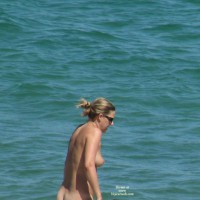 Pic #5 Beach Voyeur:&nbsp;Beach Voyeur: Stripping Before Plunging