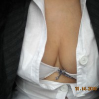Pic #3 Girlfriend's cleavage:&nbsp;Hi