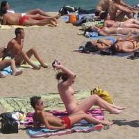 Pic #3 Beach Voyeur:&nbsp;Taking Out The Bra And Others