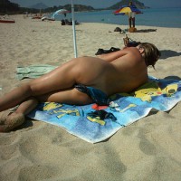 Pic #3 Nude Girlfriend:&nbsp;Beach