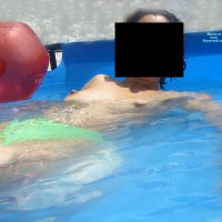 Pic #7 Topless Girlfriend:&nbsp;Isidora: Topless En La Piscina.