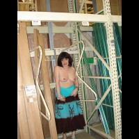 Pic #6 Pantieless Amateur:&nbsp;Giovannita De Compras 3