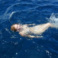 Pic #3 Nude Me:&nbsp;Swimming On The Sea