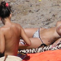 Pic #9 Un Par Tomando El Sol
