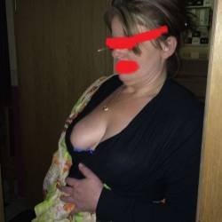 Medium tits of my wife - La Belga
