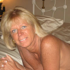 Pic #1 Dayana In The Pink - Big Tits, Blonde