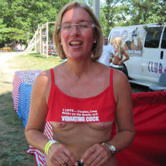 Pic #4 Suz Posed At Nudes a Poppin - Big Tits