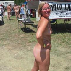 Pic #5 Suz Posed At Nudes a Poppin - Big Tits