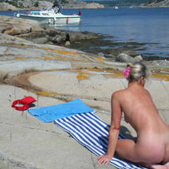 Pic #9 More Nude From Linda - Beach, Wife/wives