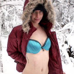 Pic #2 Snow Naked - Bikini Voyeur, Brunette