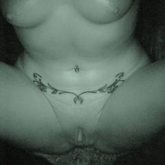 Pic #7 Sexy Latina - Outdoors