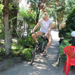 Pic #2 Bicycle - Blonde, Shaved