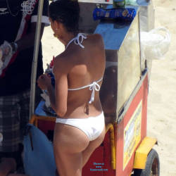 Pic #2 Hot Dog In Viagem Beach - Bikini Voyeur