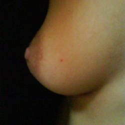 Medium tits of my room mate - Liza