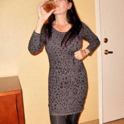 Pic #1 Showing Her Sexy Body - Big Tits, Brunette