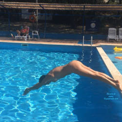 Pic #10 Rebecca In Piscina