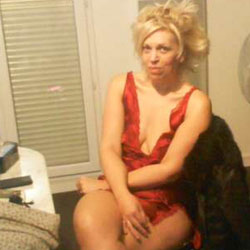 Pic #3 Virginie la Salope Blonde au Gros Cul a Defoncer en No Limites