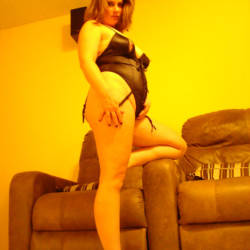 Pic #5 Nice And Curvy - Brunette, High Heels Amateurs, Lingerie