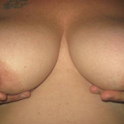 Large tits of my wife - femme ronde