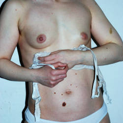 Pic #3 First Post - Gf, Medium Tits
