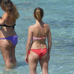 Pic #2 Big And Less Big Bottoms In Southern Italy - Beach Voyeur, Bikini Voyeur