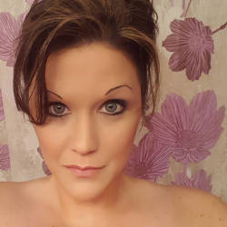 Pic #1 Sexy Iowa Woman - Big Tits