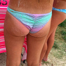 Pic #1 Buns On The Beach - Bikini Voyeur
