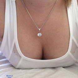 Pic #1 Cool Girlfriend Shows Her Tits - Medium Tits, Gf, Nude Girlfriends