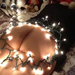 Christmas Cheer - Wife/Wives, Close-Ups
