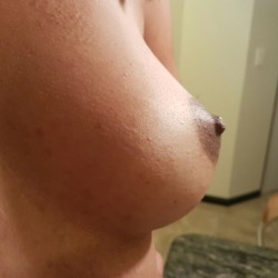 Medium tits of my girlfriend - Ana Lucia